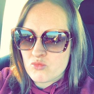 Meet your Posher, Sierra